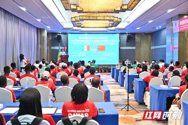 运动队在华, 动队通过直