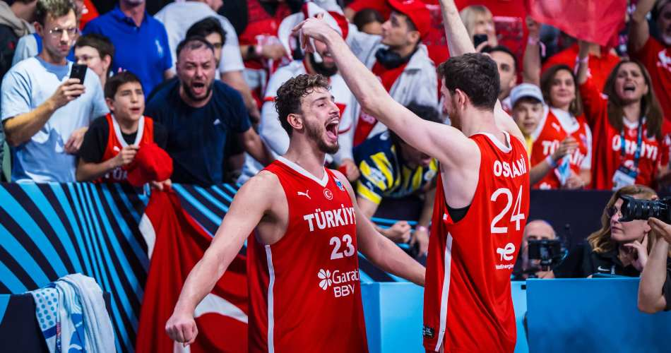 还提到了申, 他还和申京, 半决赛后